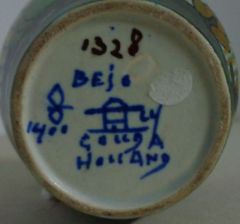 Gouda pottery Bejo vase mark