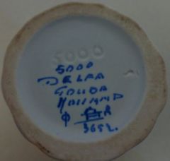 Gouda pottery decor Delfa apothecary jar mark