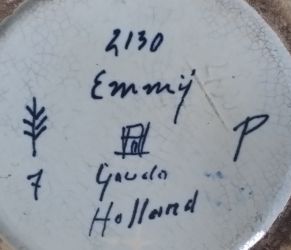 Gouda pottery decor Emmy vase mark
