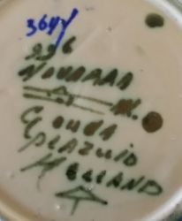 Gouda pottery decor novaraa mark