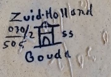 Gouda pottery decor Kaiser mark