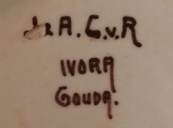 Ivora Gouda pottery pot mark