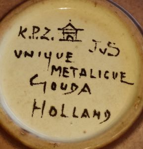 Gouda pottery bird plate mark mark