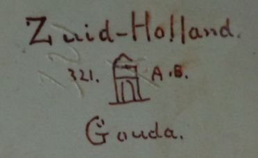 Gouda pottery model 321 Matte flower mark